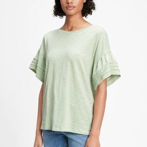 👀50% OFF👚 NWT‼️ GAP brand Short Sleeve Blouse with Bell Sleeves